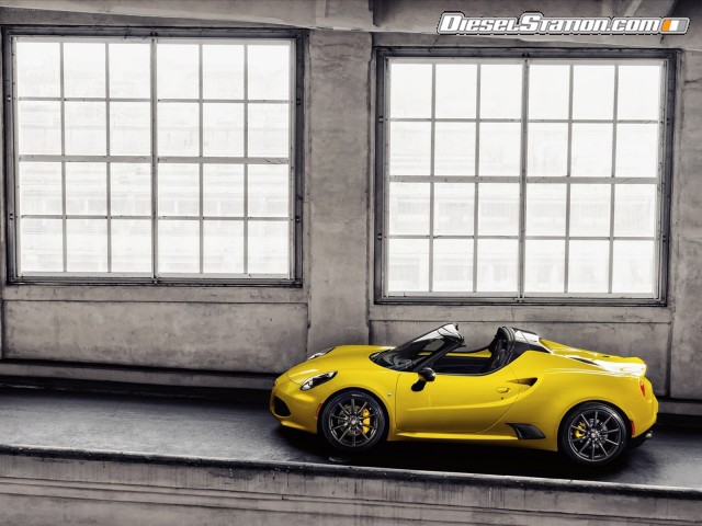 Alfa Romeo 4C Spider 2015 Picture #5 Alfa Romeo 4C Spider 2015 Picture #5